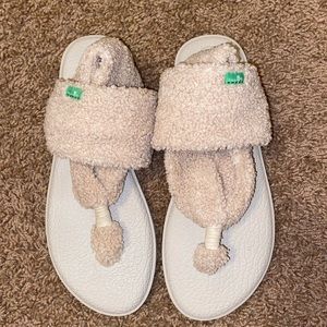 Sanuk yoga sling chill fuzzy size 8